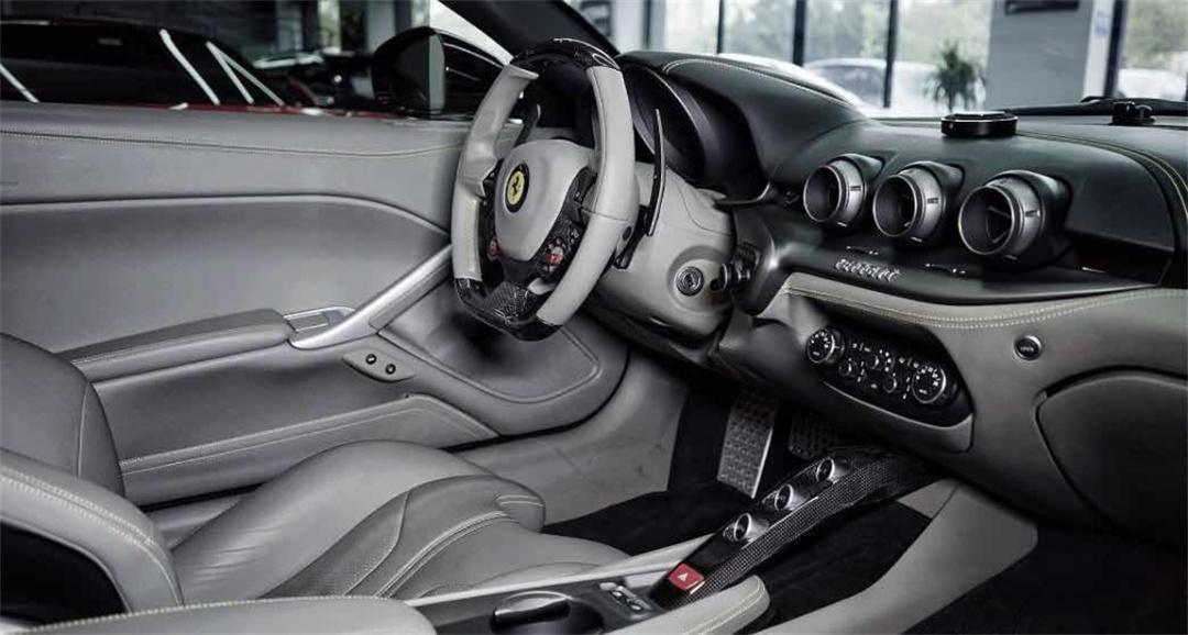 法拉利 f12 02灰色内饰好看多了!
