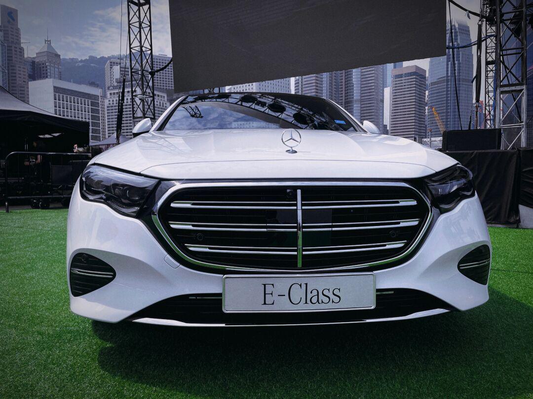 奔驰长轴e级车(v214)今日内地亮相