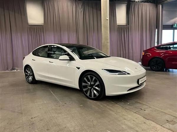 特斯拉激进的新款model 3焕新版正式开启销售,其中后轮驱动版售价25.