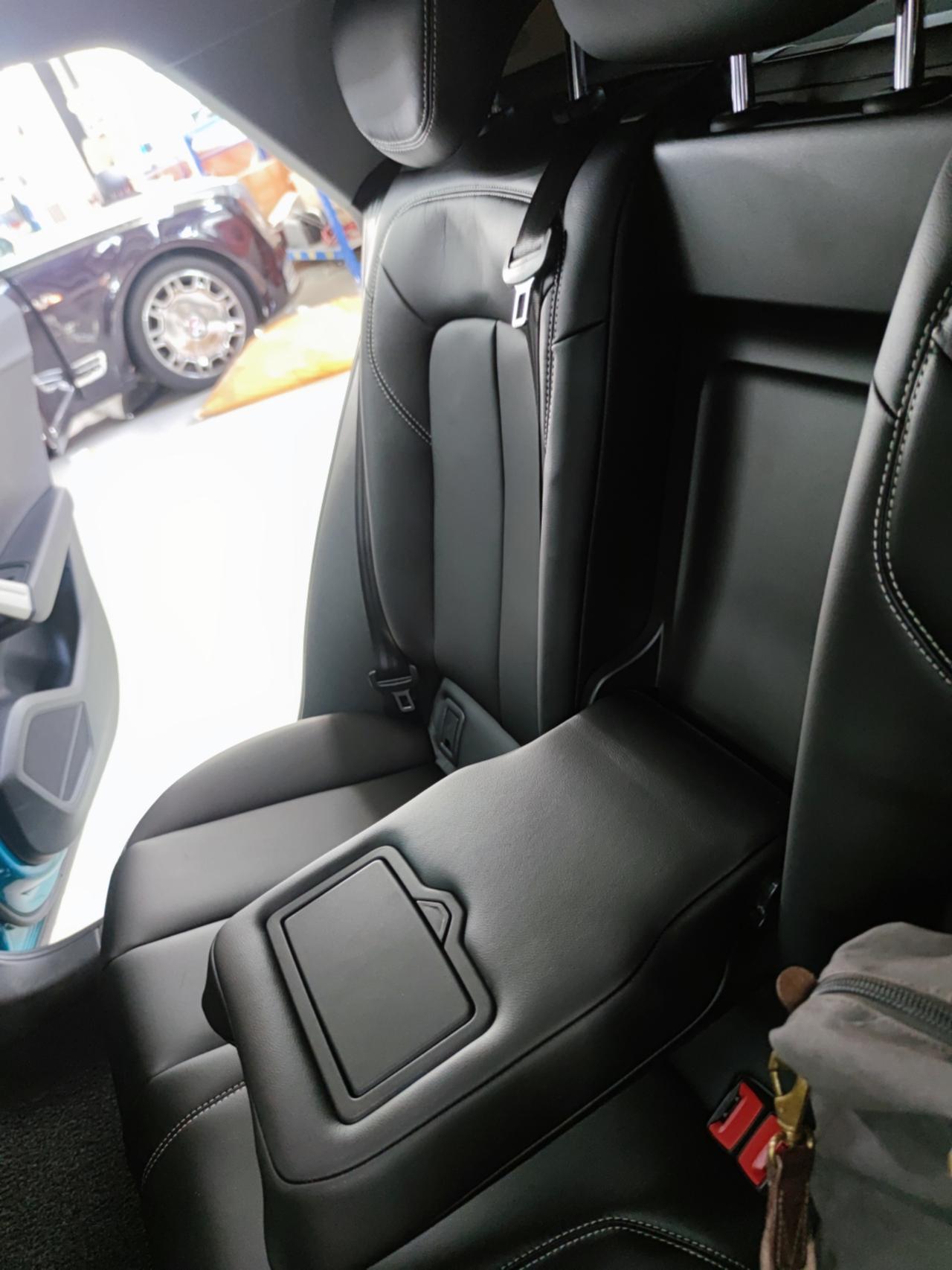 奥迪q2座椅翻毛皮加真皮包覆完工