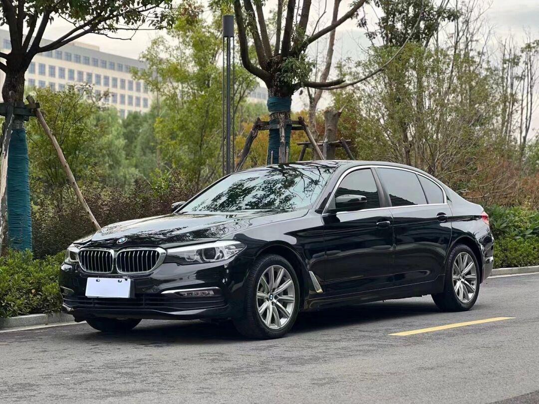 17年新款宝马528li 车况佳 公里数12万液晶仪表 大屏 多功能方向盘 大