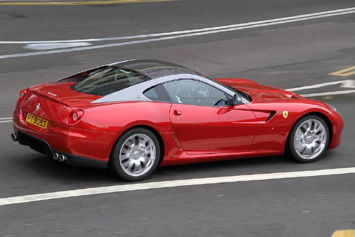 提到599中国版,大家首先想到的肯定是青花瓷599,但其实,法拉利还推出