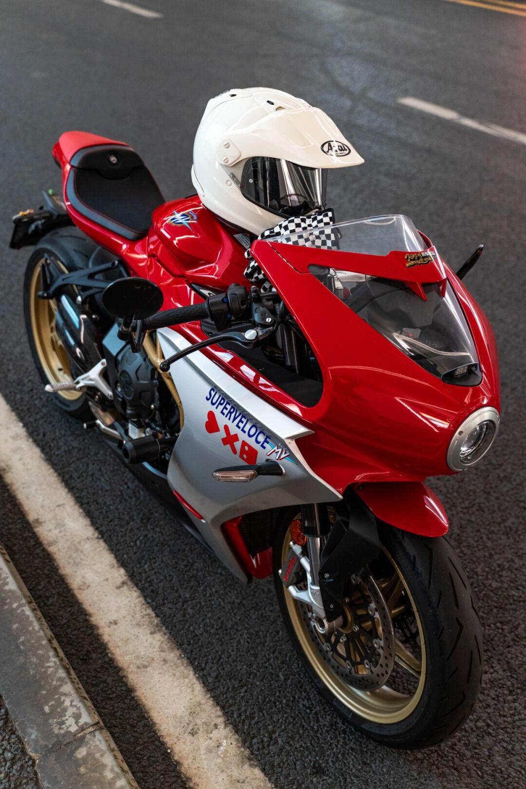 红黑:奥古斯塔sv800