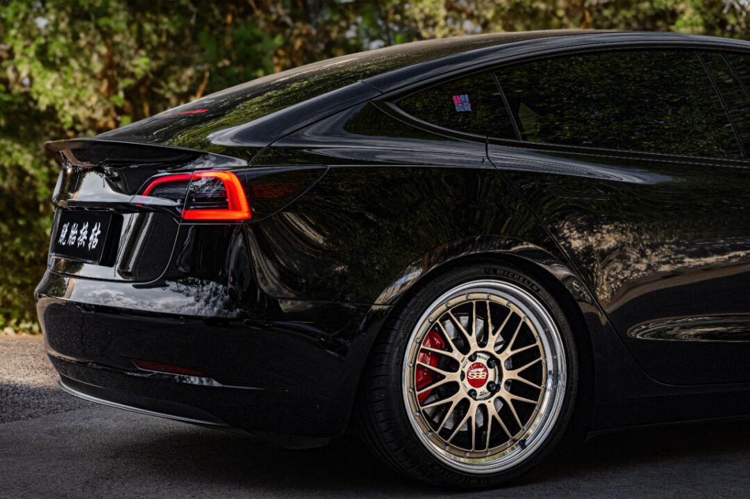 特斯拉model 3改装bbs轮毂,真的太酷啦!