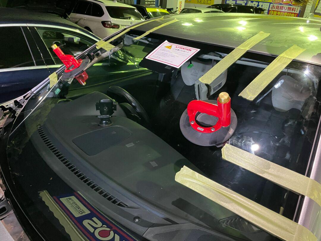 日本华人汽车维修之cx5更换前挡玻璃新品