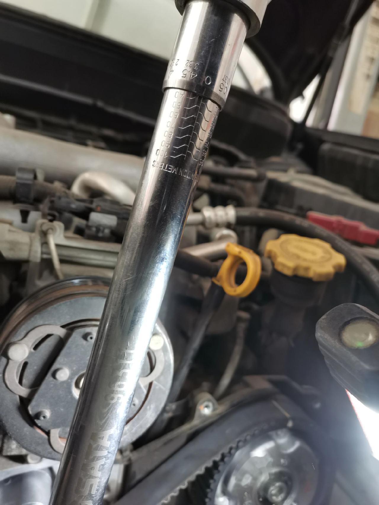 斯巴鲁森林人更换正时皮带,标准扭矩紧固.