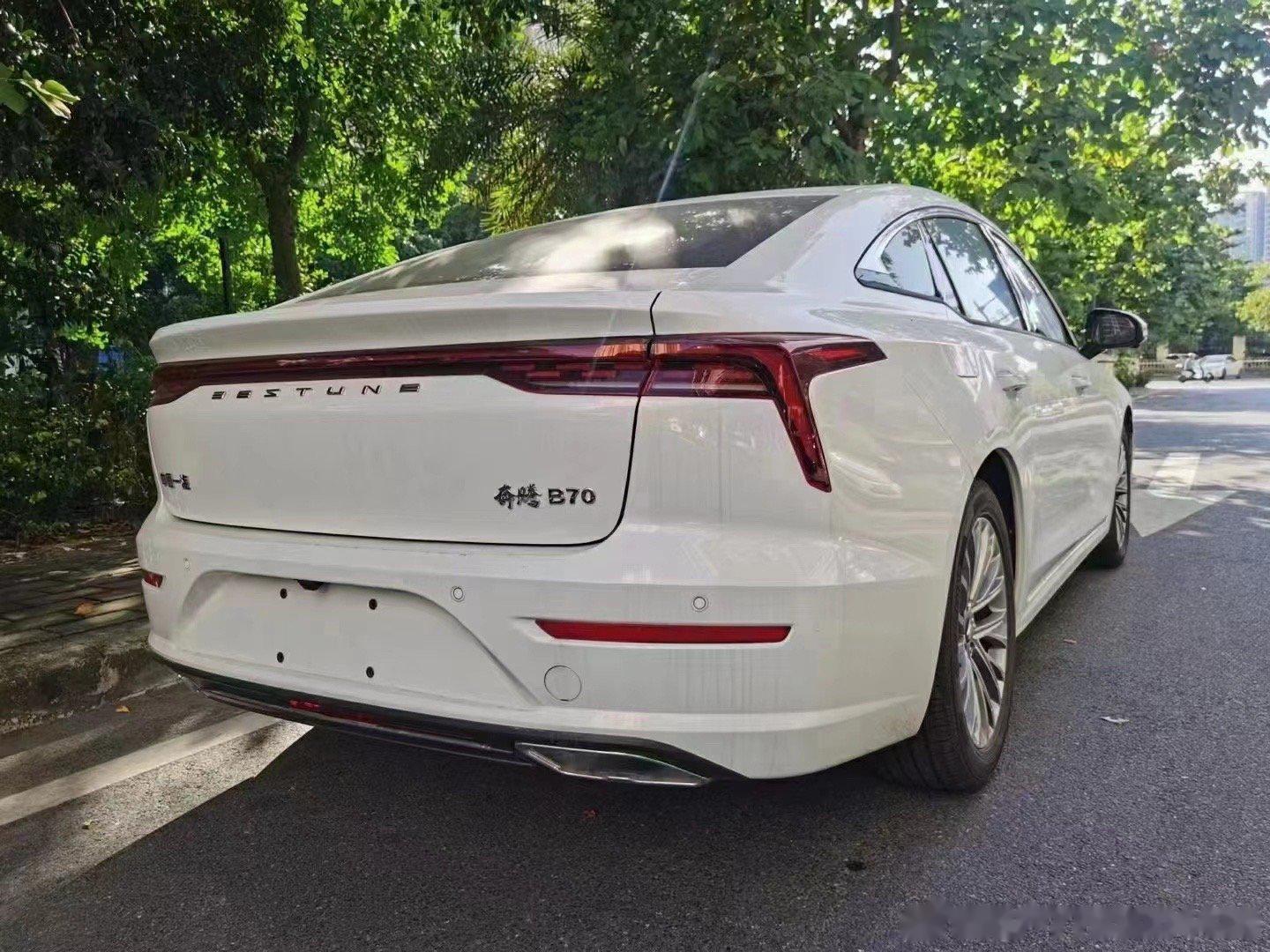 一汽奔腾·b70 国产"凯迪拉克" a级车的价格开上中型车 2800超长轴距