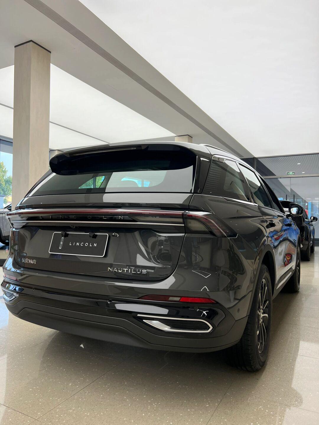 别问啦,我开的全新一代林肯航海家04