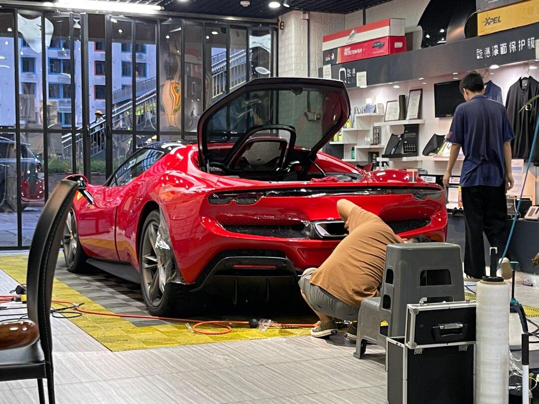 又是苦等2年喜提法拉利296gtb