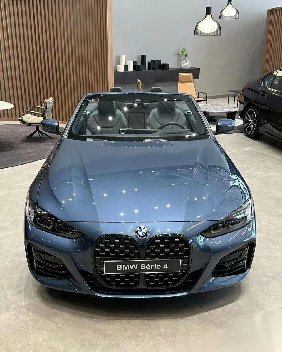 宝马 420i cabrilolet 是一款优雅,豪华的四座敞篷车.它拥有精美的