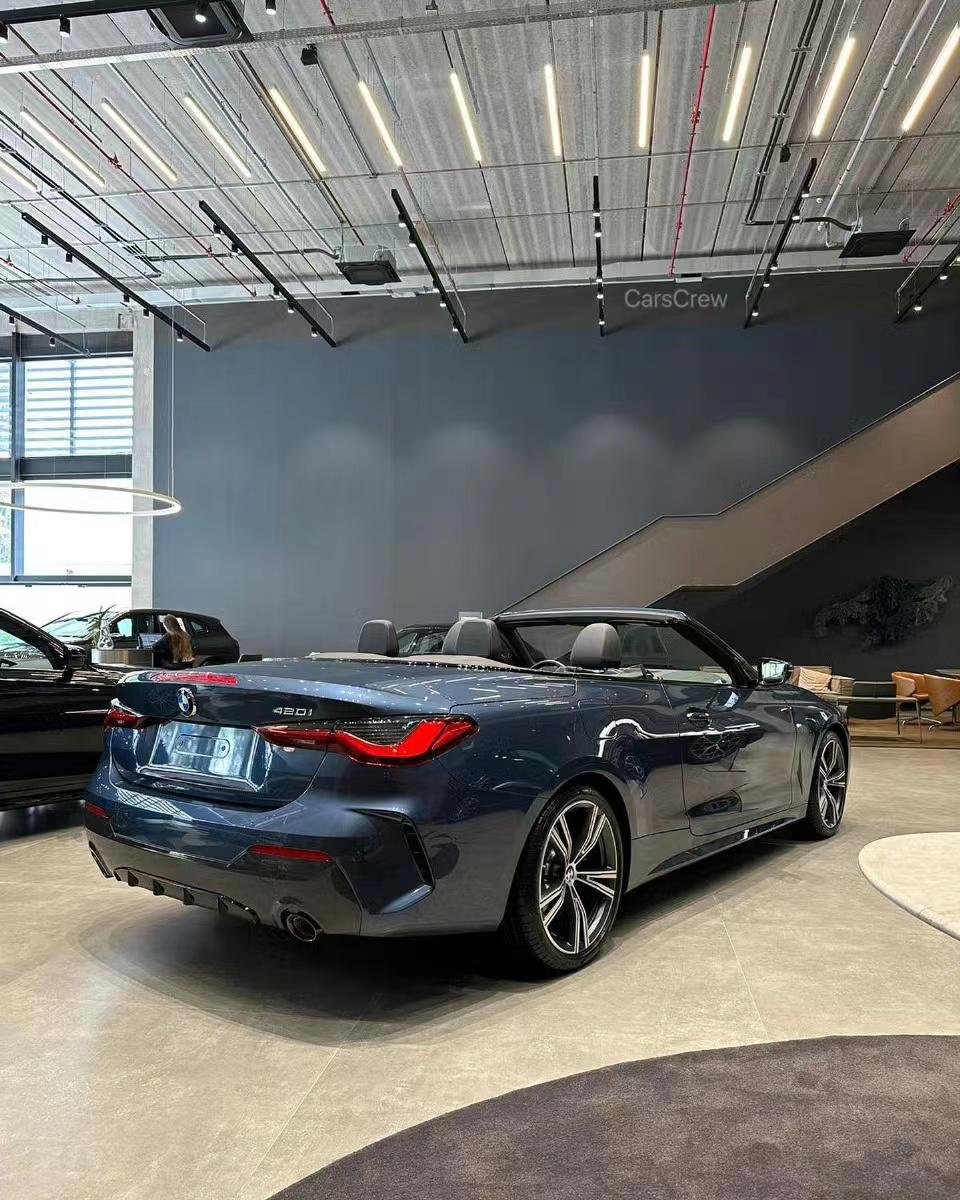 宝马 420i cabrilolet 是一款优雅,豪华的四座敞篷车.它拥有精美的