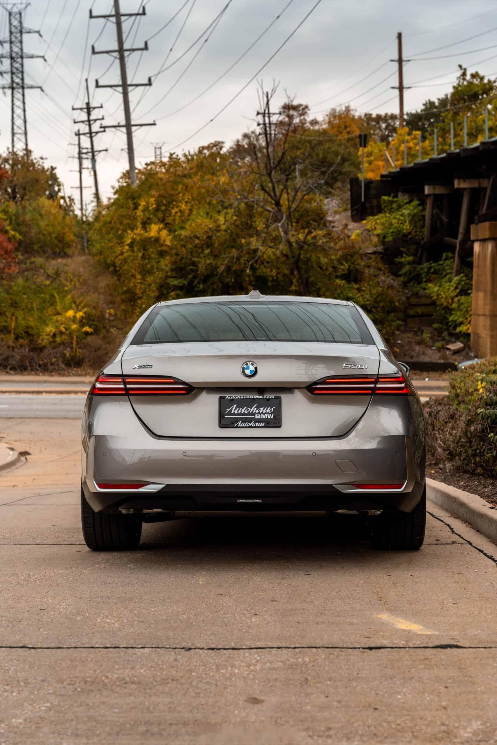 全新宝马530i 海外标轴版 香槟色 豪华套装 我觉得挺漂亮的……你呢?