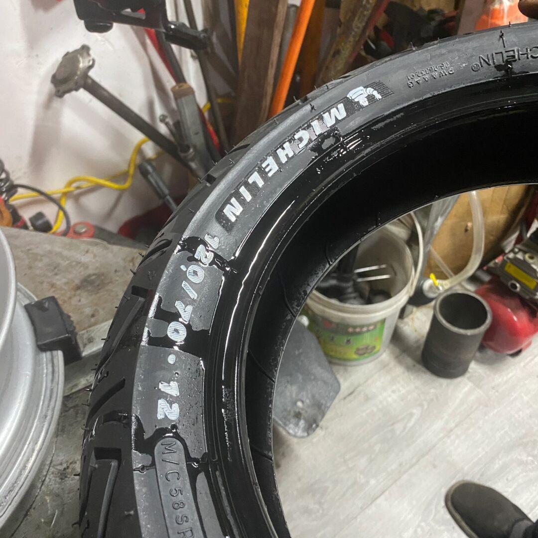 三阳飞度5 换了grip 2/saver 晚上轮胎一到直接维修店让师傅帮忙涣怂