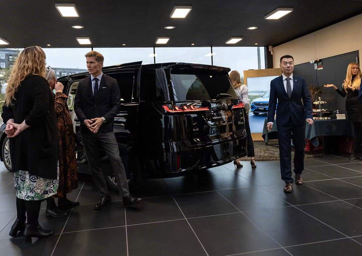 10月26日,岚图汽车在丹麦隆重发布,岚图梦想家正式亮相并开启销售.