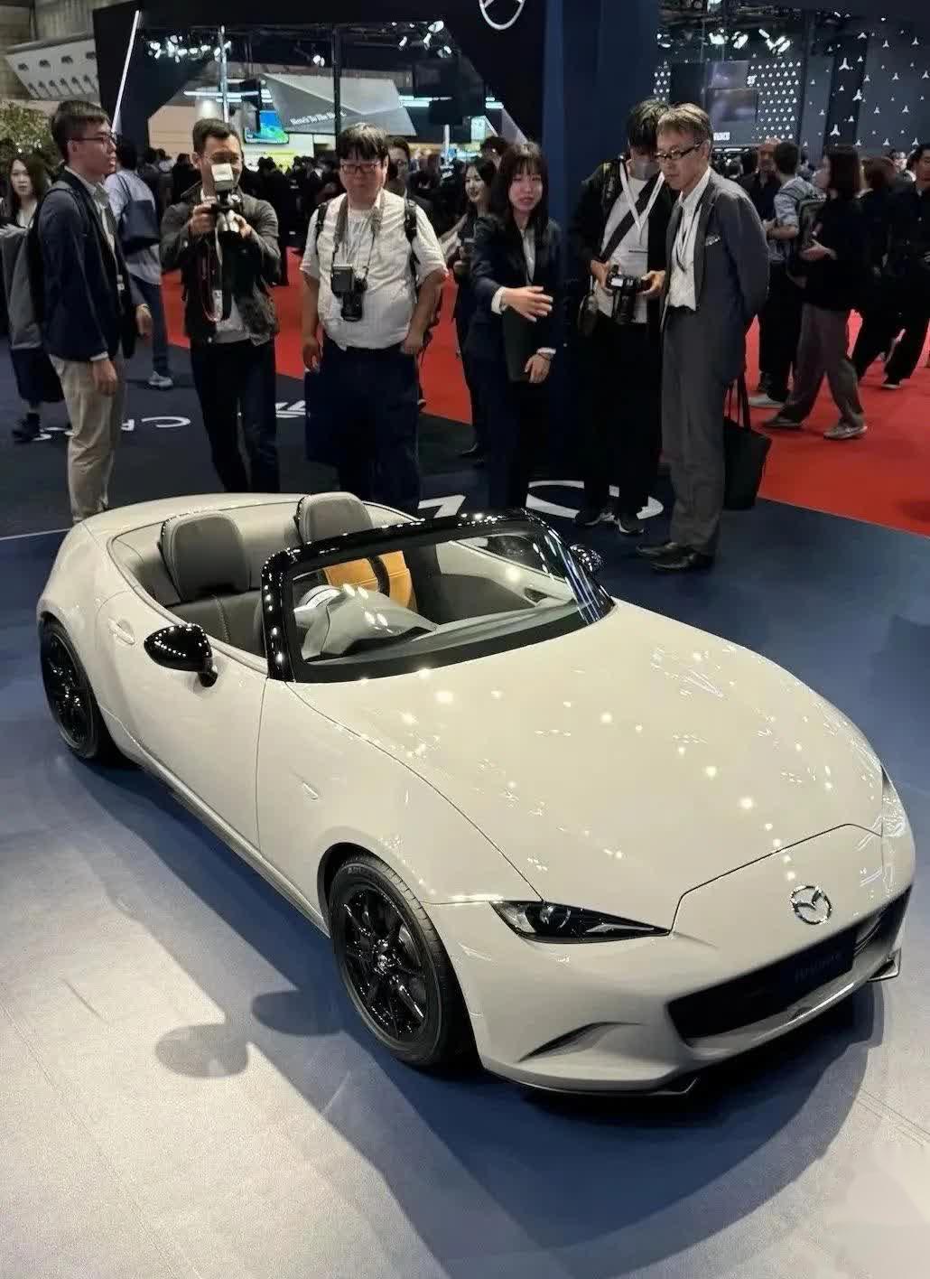 东京车展上的马自达mx-5 nd终极轻量化车引起了人们的关注.