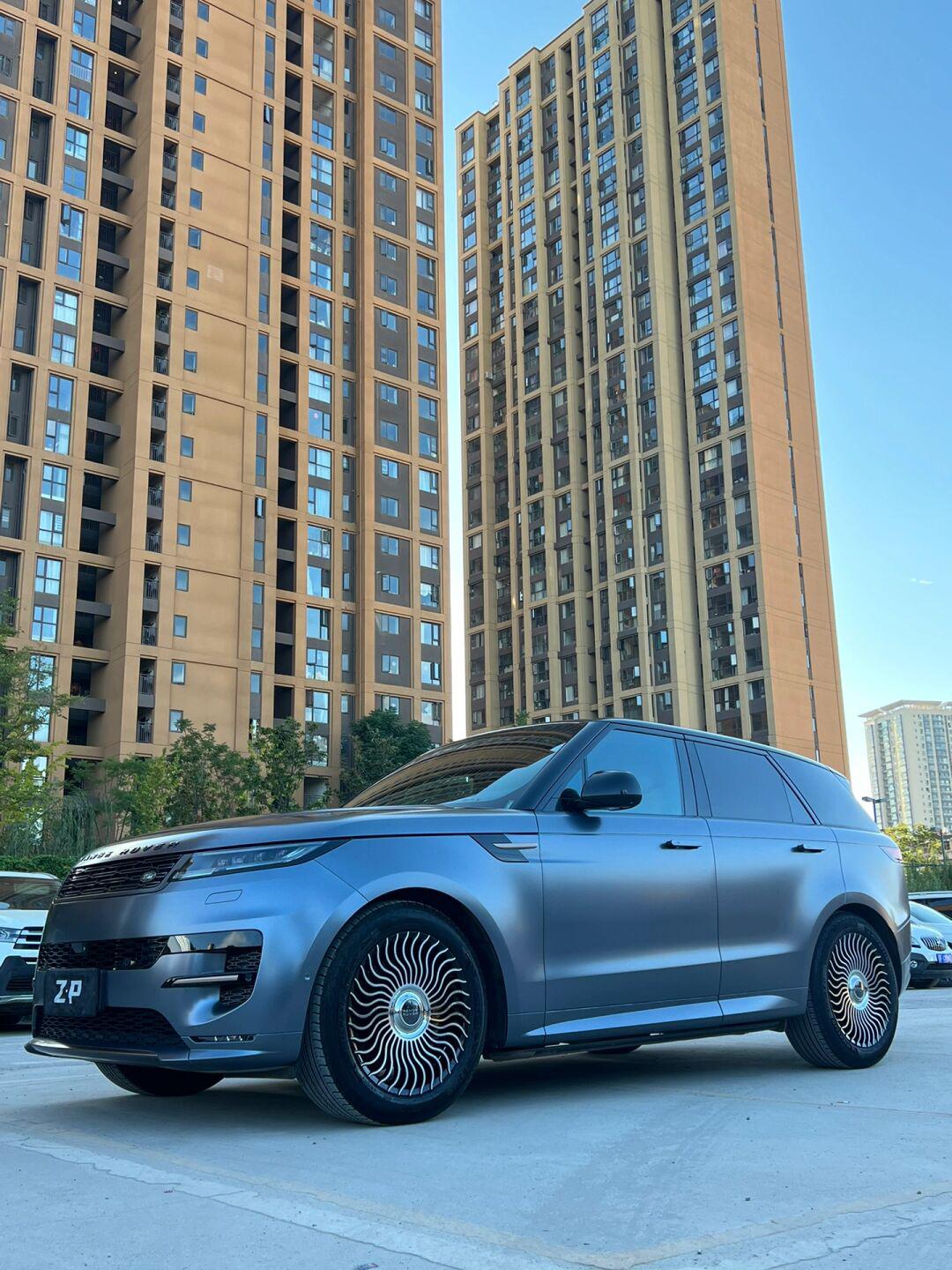 路虎揽运 21寸轮毂 钛灰改色膜 360全包围脚