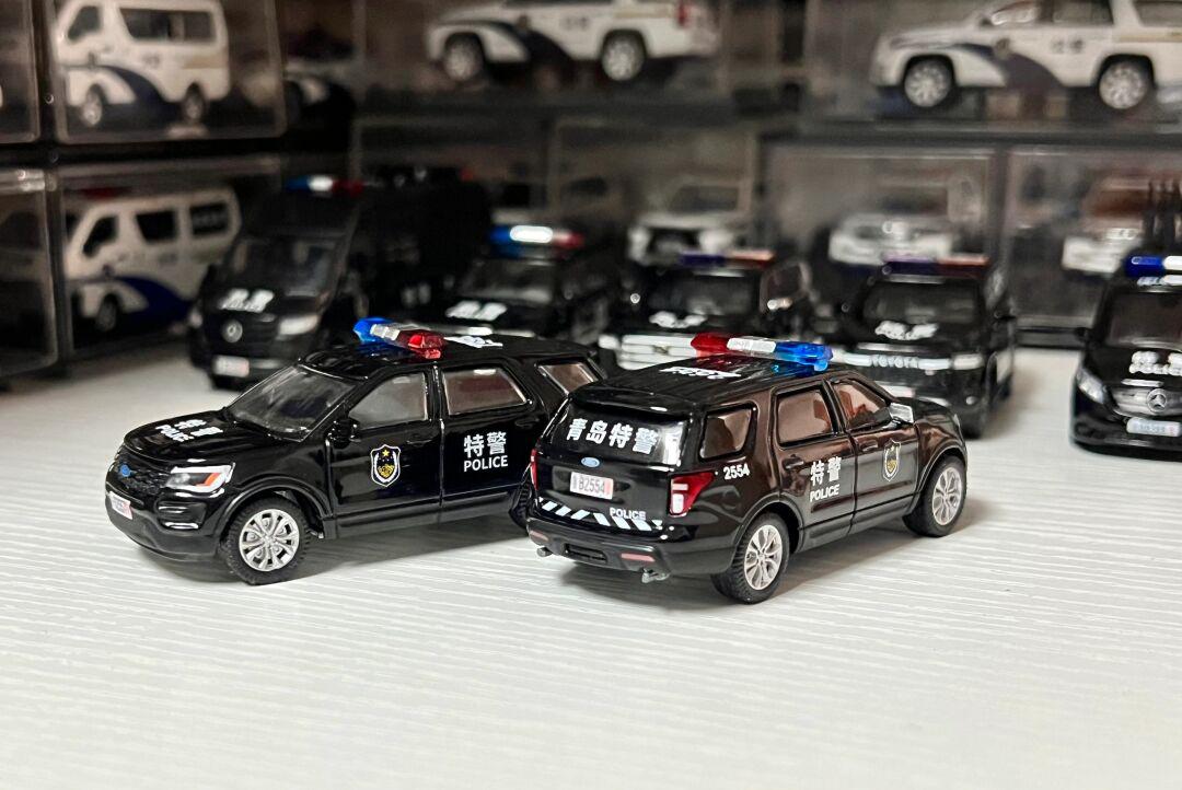 1:64特警探险者警车模型