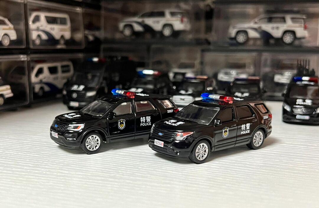1:64特警探险者警车模型