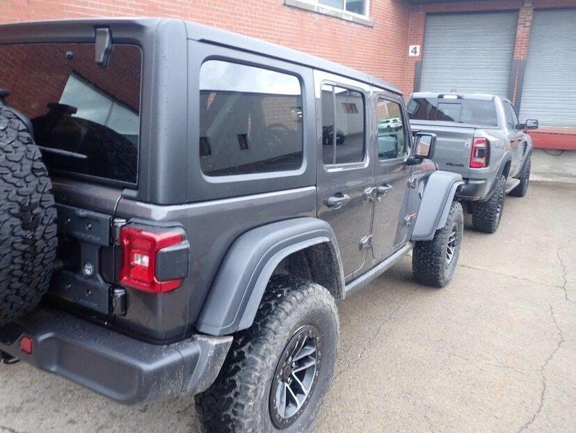 牧马人 24款 2.0t 四门 罗宾汉 国内首台