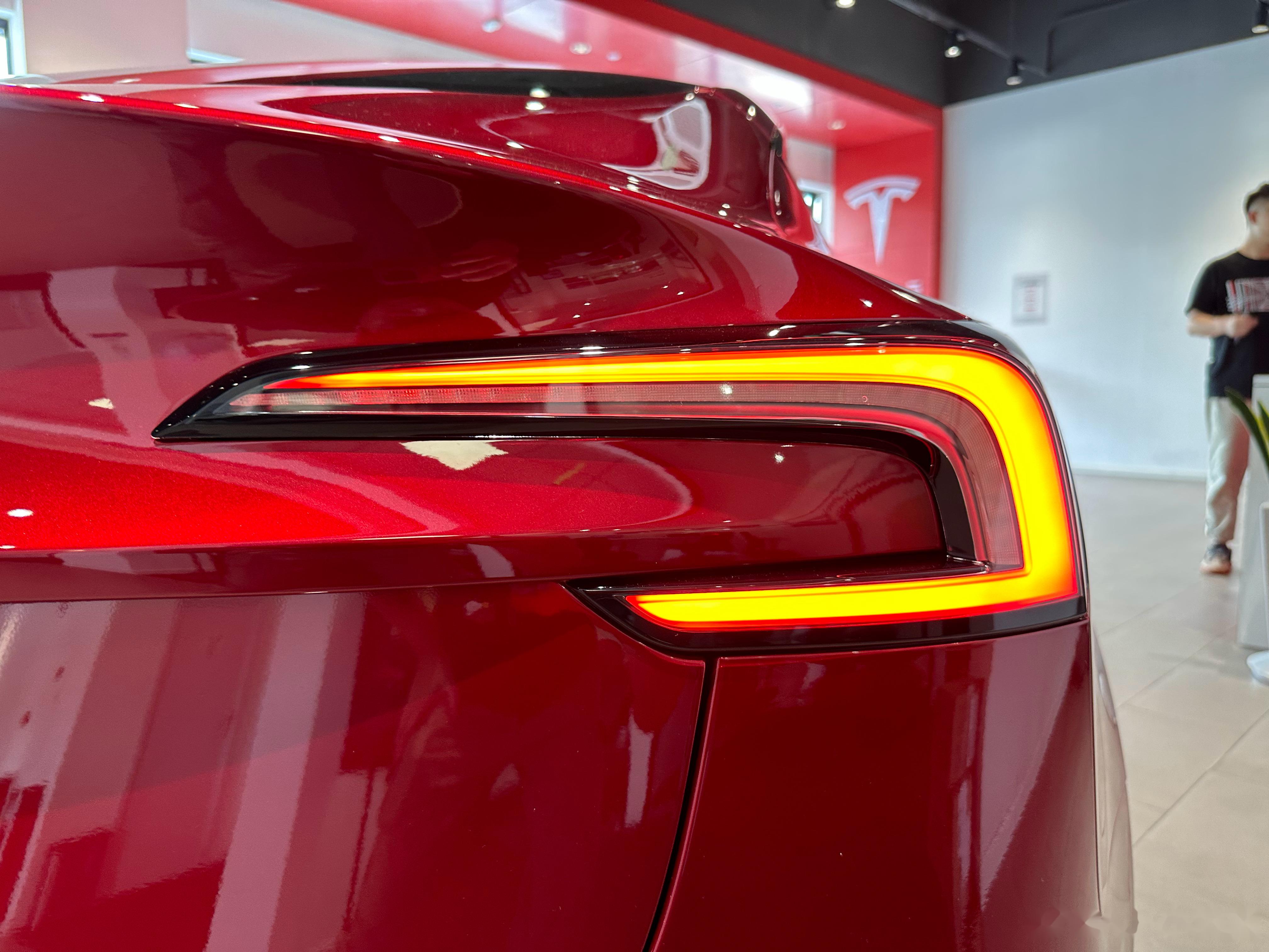 今天参加了特斯拉model 3焕新版的活动,新车变化很大,外观重新设计的