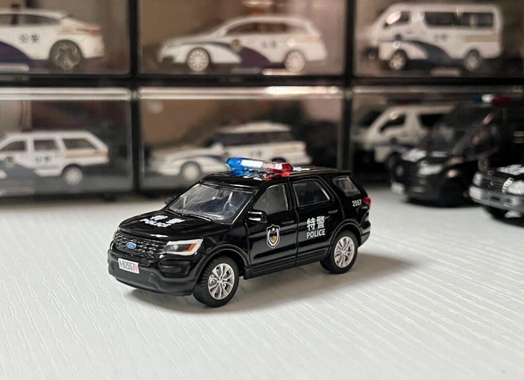 1:64特警探险者警车模型