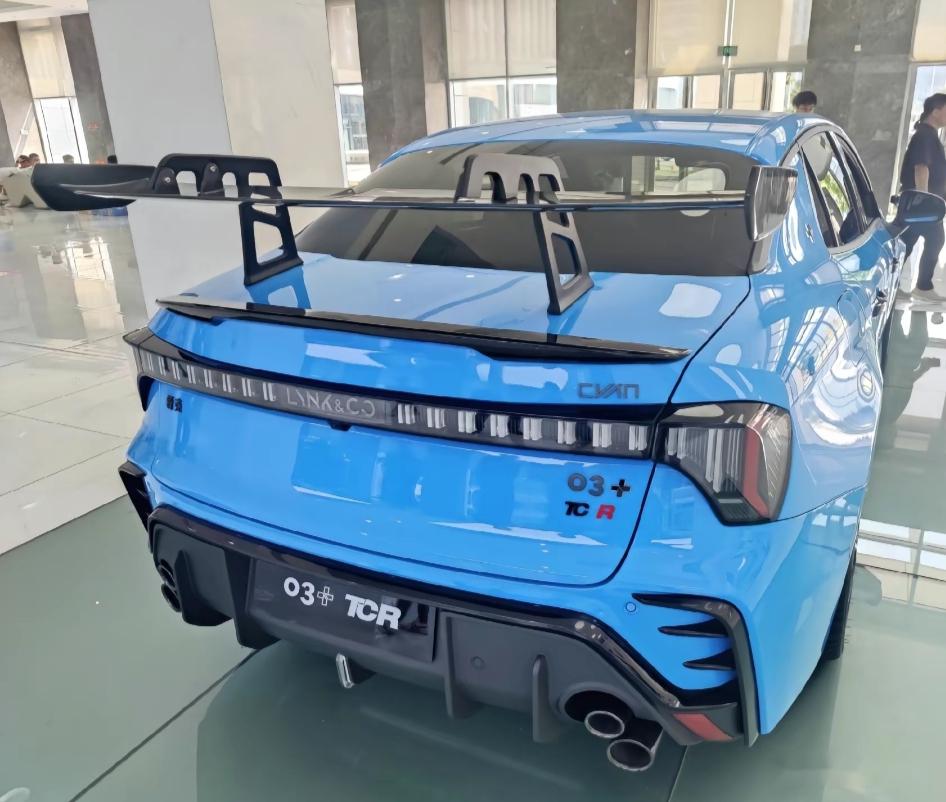 每个人都有一个赛车梦! 10月19日,无数车迷期待的领克03  正式上市.