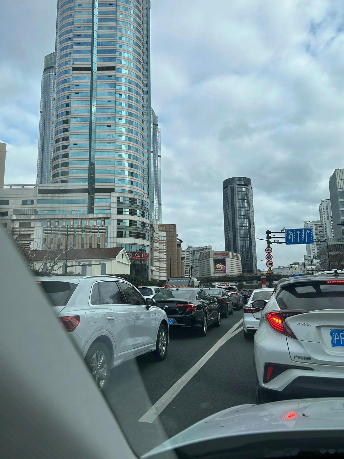 早,赶了个晚集… 又是早起打工的一天,六点多就起床给自己准备中午带