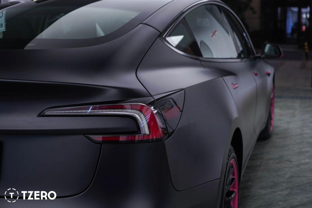 新款特斯拉model 3 哑光黑改色