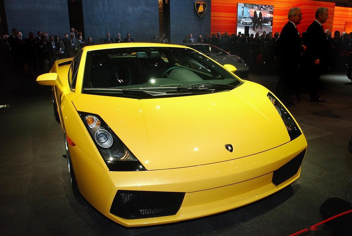 兰博基尼gallardo是一款极具性能和豪华的超级跑车,备受汽车爱好者和