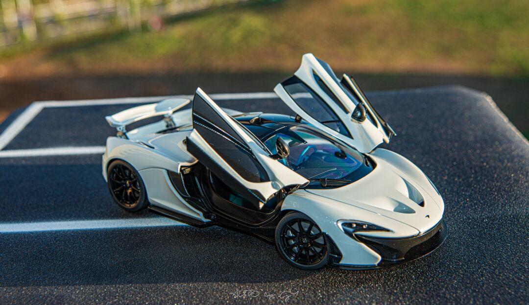 奥拓迈凯伦p1 白蓝配色