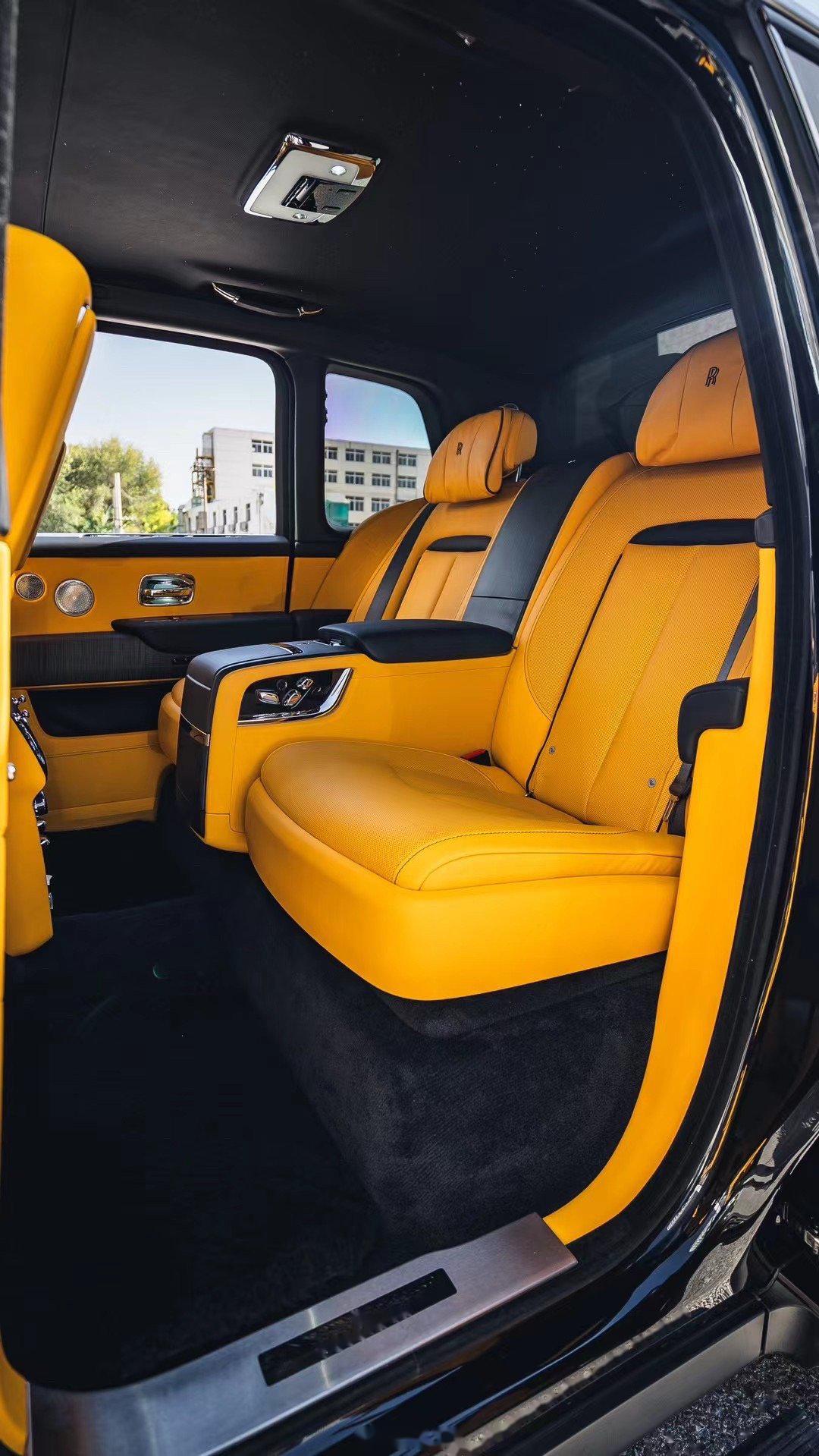 新到 2022年 劳斯莱斯 库里南 四座 星空顶 精品车况 纯一手车 行驶