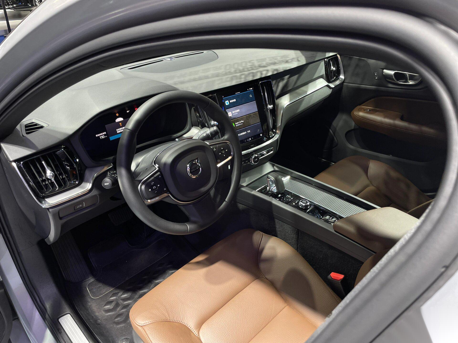 沃尔沃xc60降价13万,2.0t 四驱,配15个音响 说到沃尔沃,大家想到的就
