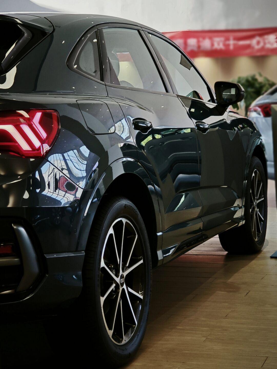 奥迪q3轿跑——试问谁能不爱它的大溜背99