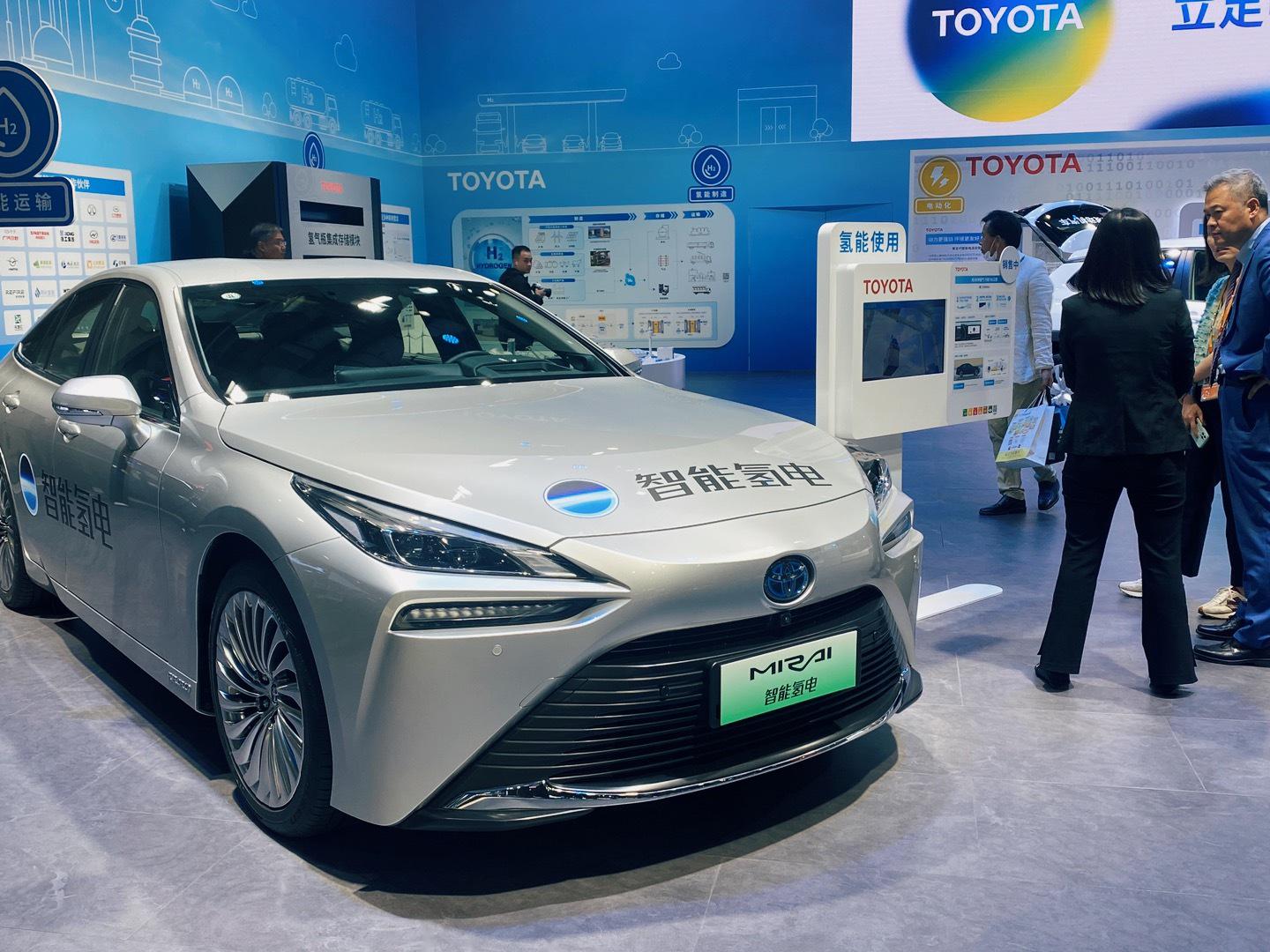 2014年,丰田推出了全球首款量产氢燃料电池车型mirai,全球用户首次