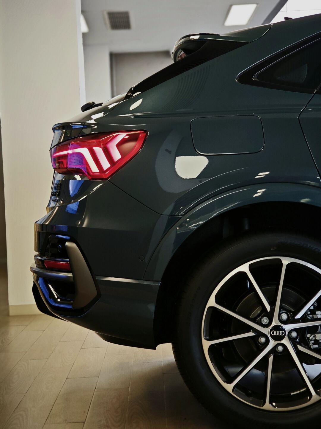 奥迪q3轿跑——试问谁能不爱它的大溜背99