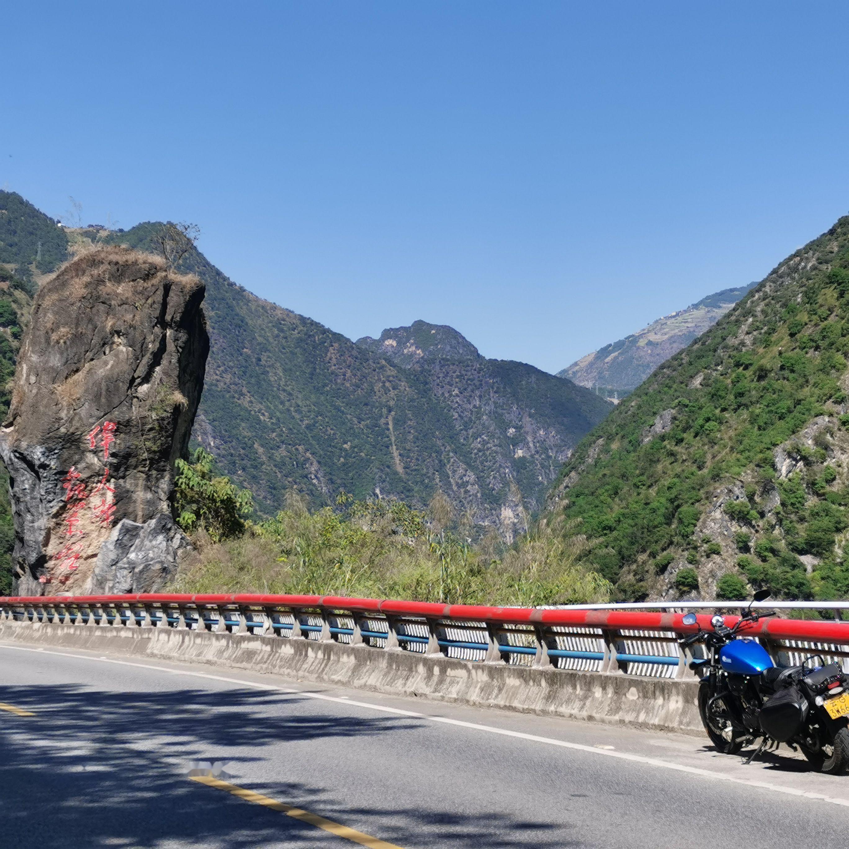 一条十分适合摩旅的路线,景色宜人适合压弯.