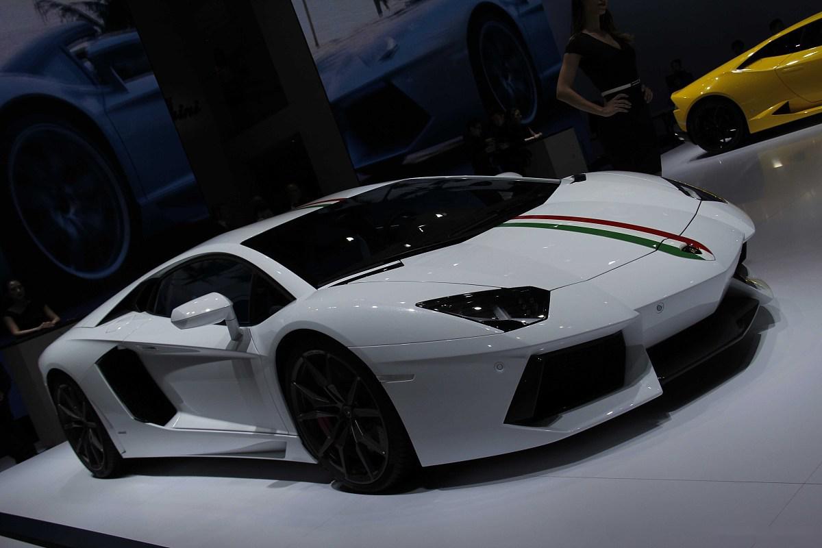 兰博基尼gallardo是一款极具性能和豪华的超级跑车,备受汽车爱好者和