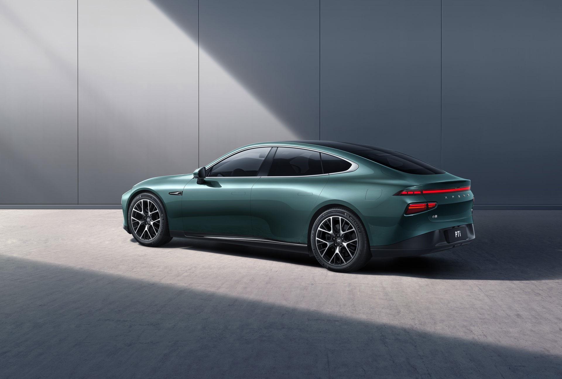 昨天刚从重庆飞回来,就看到小鹏的 p7i 550 版悄无声息的上市了,这很