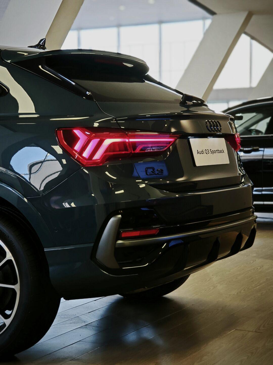 奥迪q3轿跑——试问谁能不爱它的大溜背99