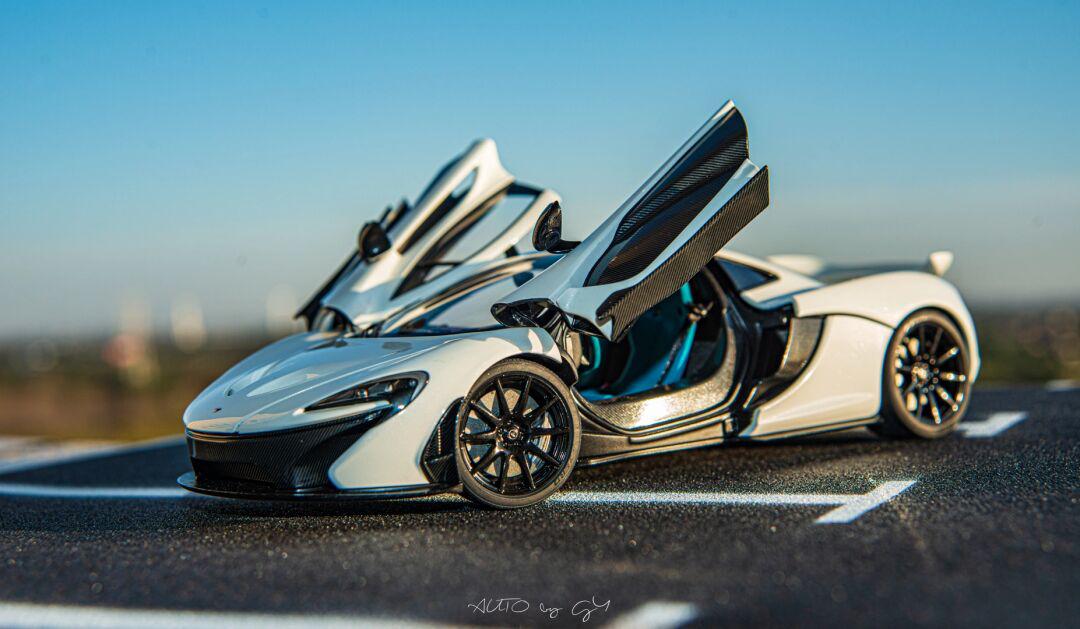 奥拓迈凯伦p1 白蓝配色