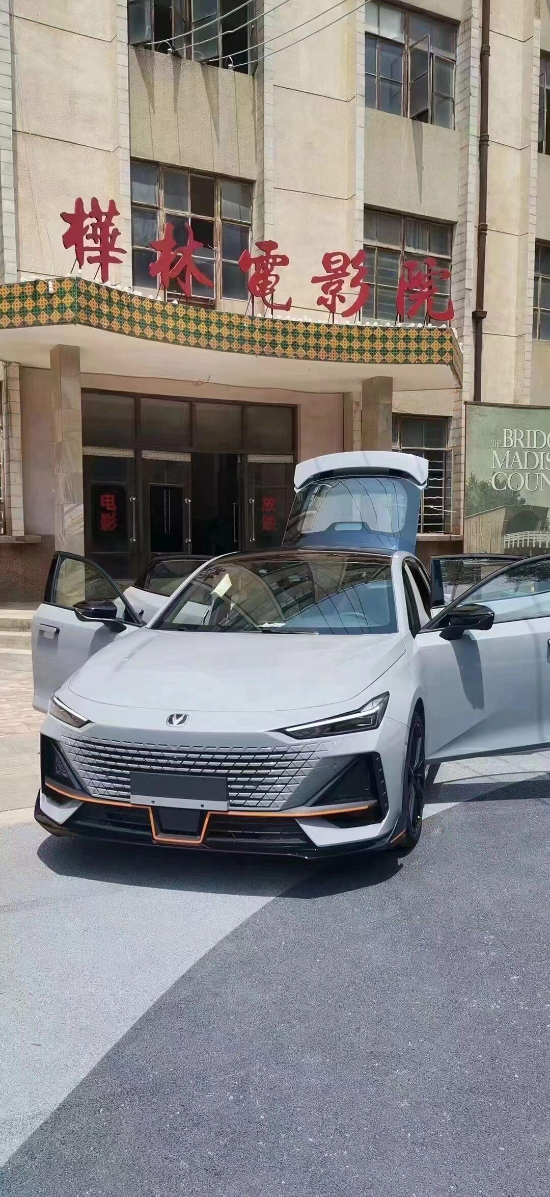 长安uni-v初体验,电动升降尾翼,四出排气,掀背设计,这设计是真的帅!