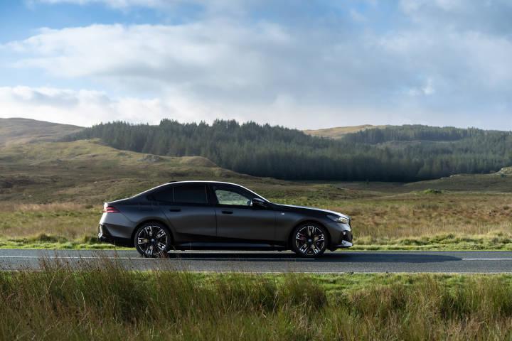 2024 bmw i5 m60 xdrive 这组宝马5系的官图感觉如何?身上的