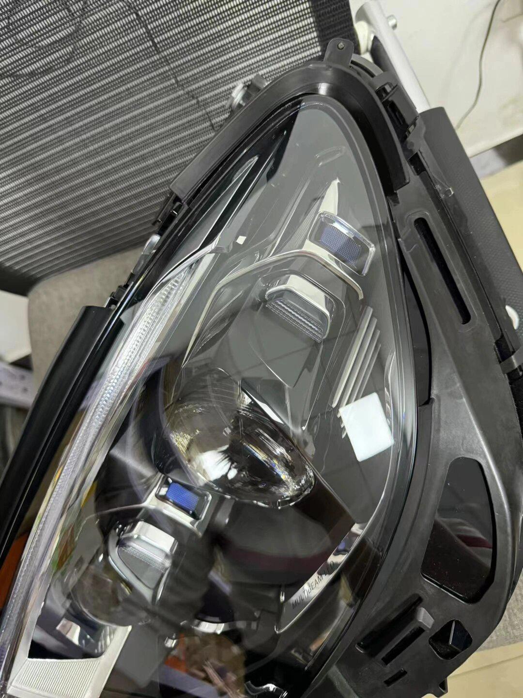 奔驰22款e级原厂多光束几何大灯