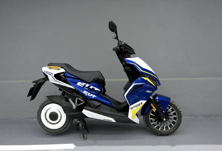 国产电摩品牌evteker虔途在2023米兰两轮车展上,发布三款电动摩托车型