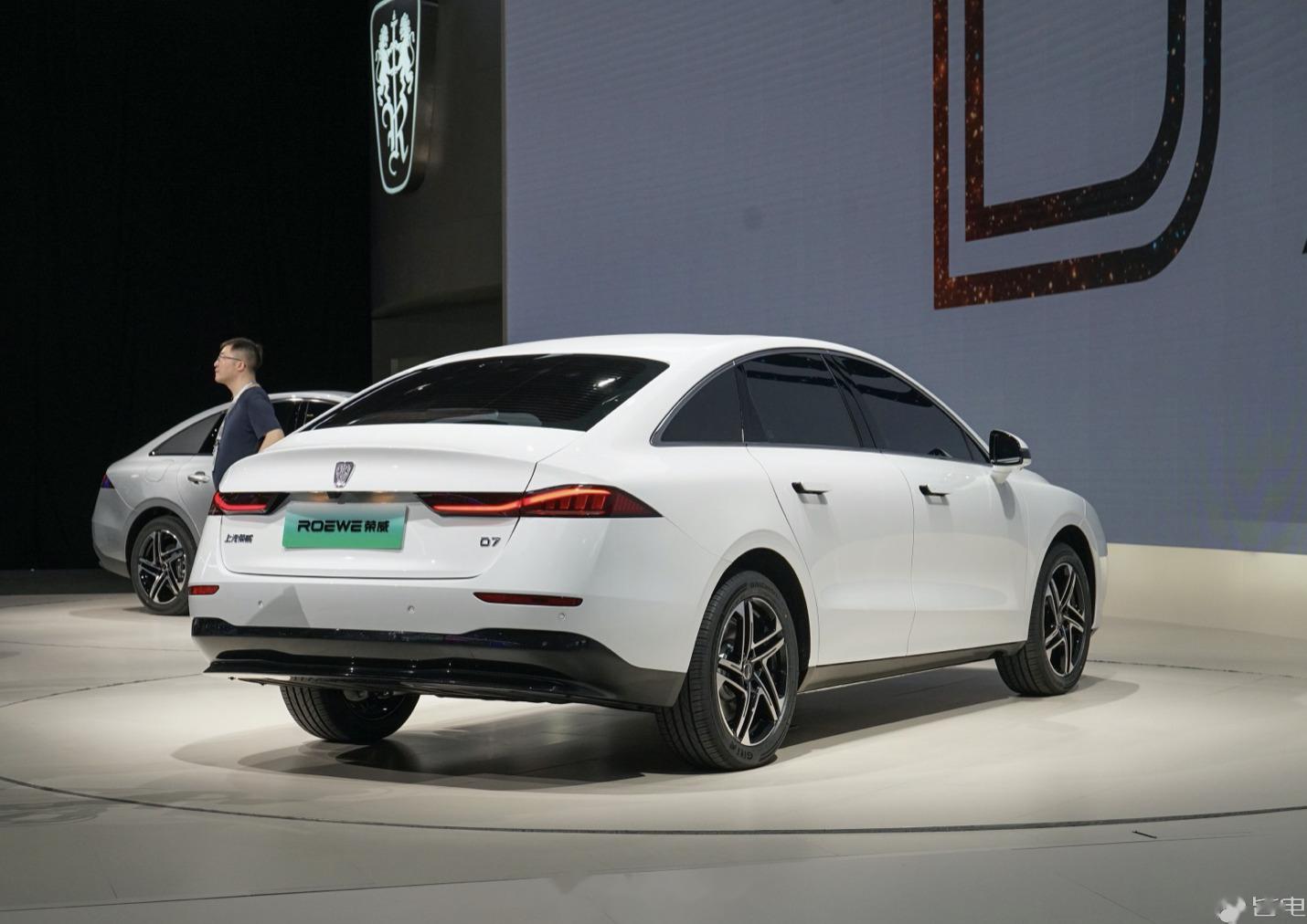 今晚,上汽荣威d7正式上市,官方指导售价区间为12.58-17.68万元.作为荣