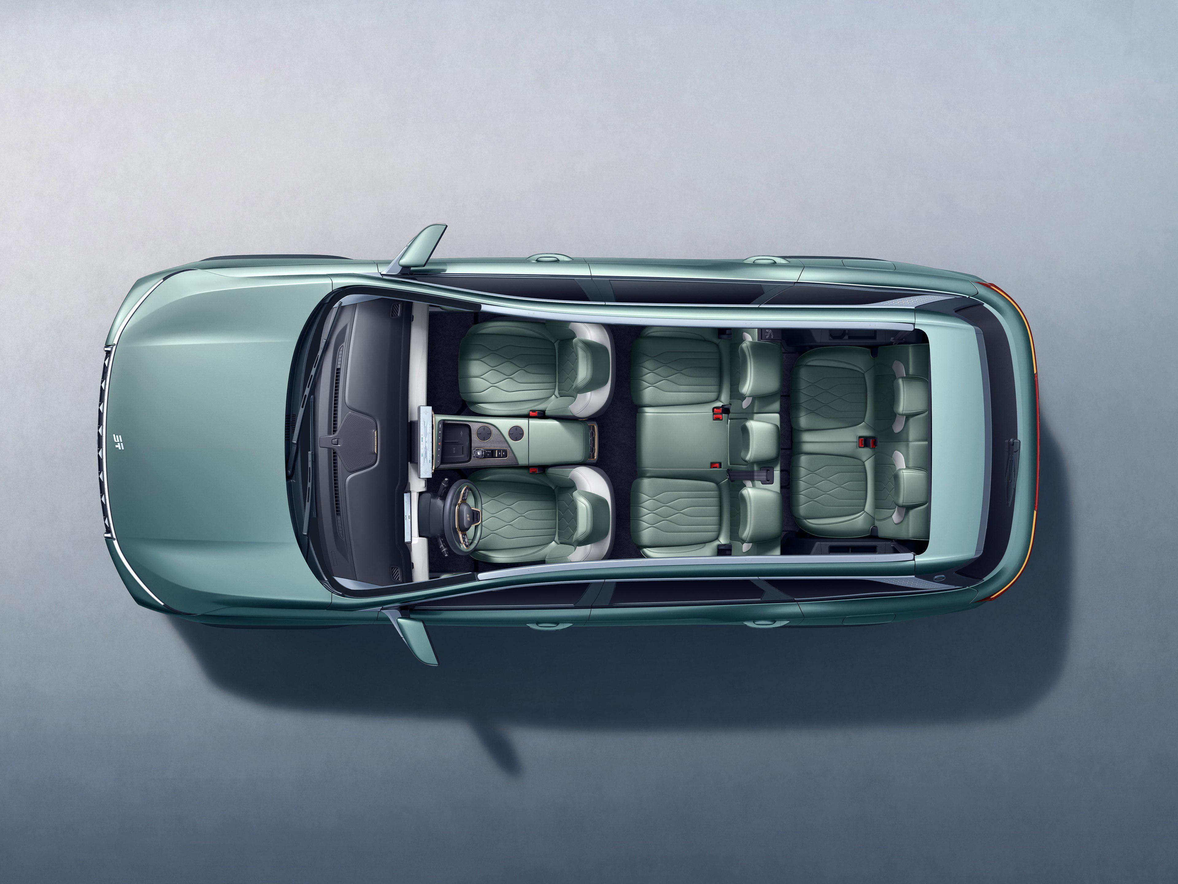 这是一款中型7座suv