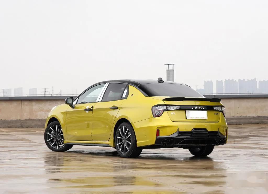 领克03是领克旗下的第三款量产车型,由吉利控股集团,吉利汽车集团与