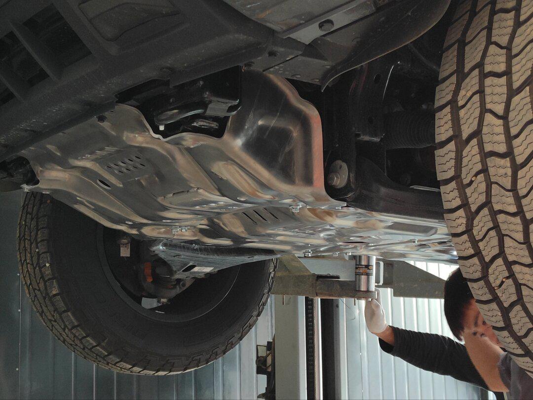 坦克400hi4t底盘护板安装辛路