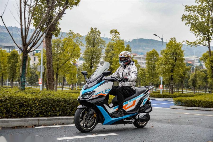 川崎z750rs 承载着记忆的热风 呼啸而过_奥迪a3社区_易车社区