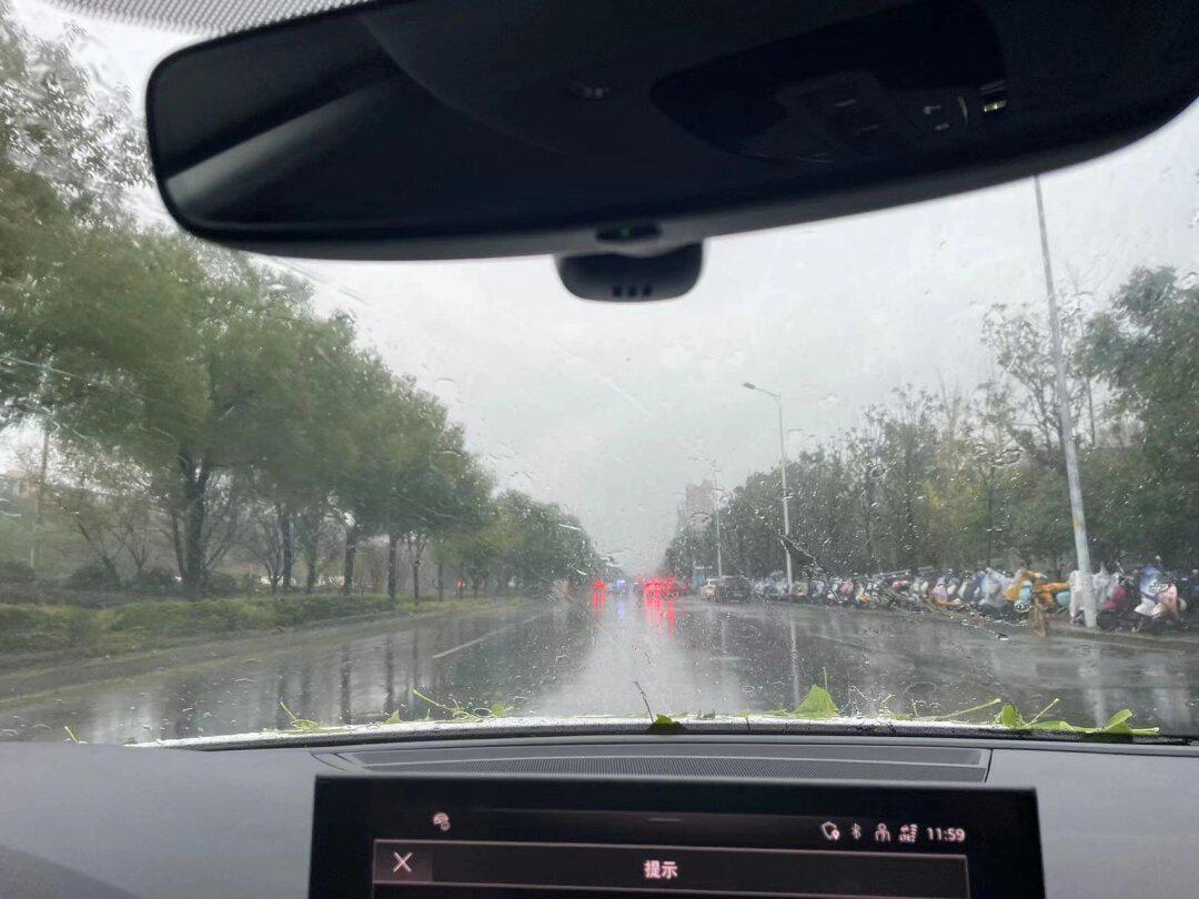下雨天试驾 别有一番韵味